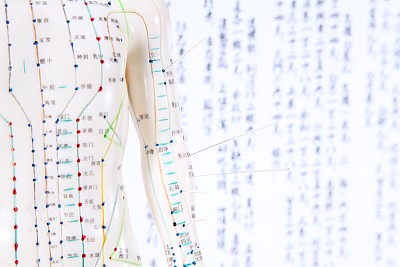 春季肝火旺：降肝火揉揉期门穴